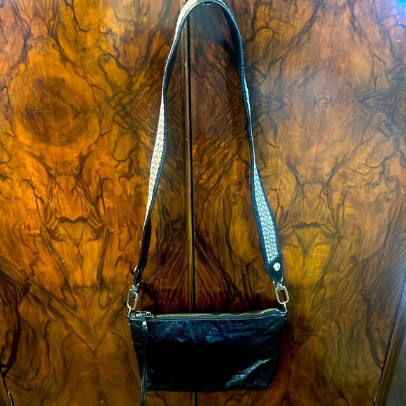 Hobo Leather crossbody bag. - Picture 5 of 7